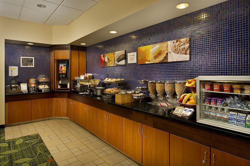 Fairfield Inn And Suites Cleveland Restaurante foto